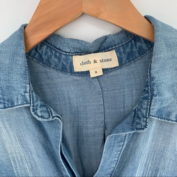 EUC Cloth & Stone Button Down Chambray shirt small - Picture 2 of 7